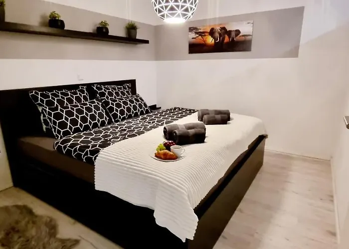 New Modern Selfcheckin Publicfreeparking Highspeed Wifi Kingsizebed