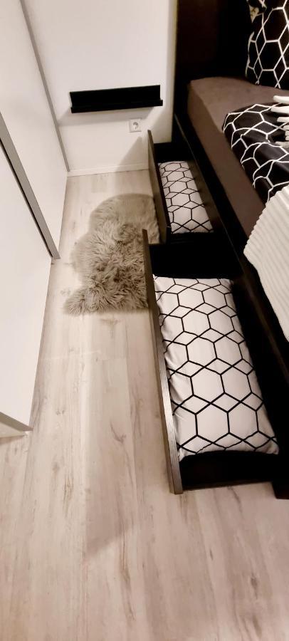 New Modern Selfcheckin Publicfreeparking Highspeed Wifi Kingsizebed Apartment *